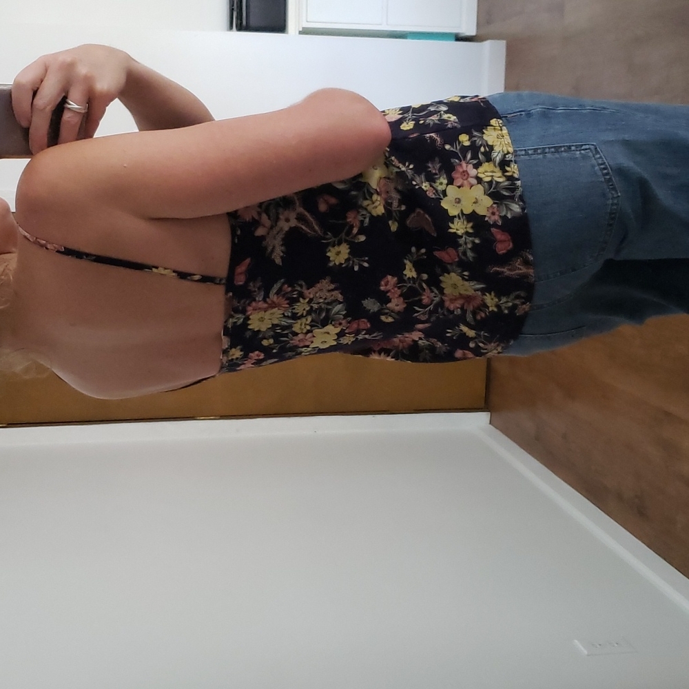 🖤 3/$15 Butterfly Top, Size Small - Picture 4 of 9